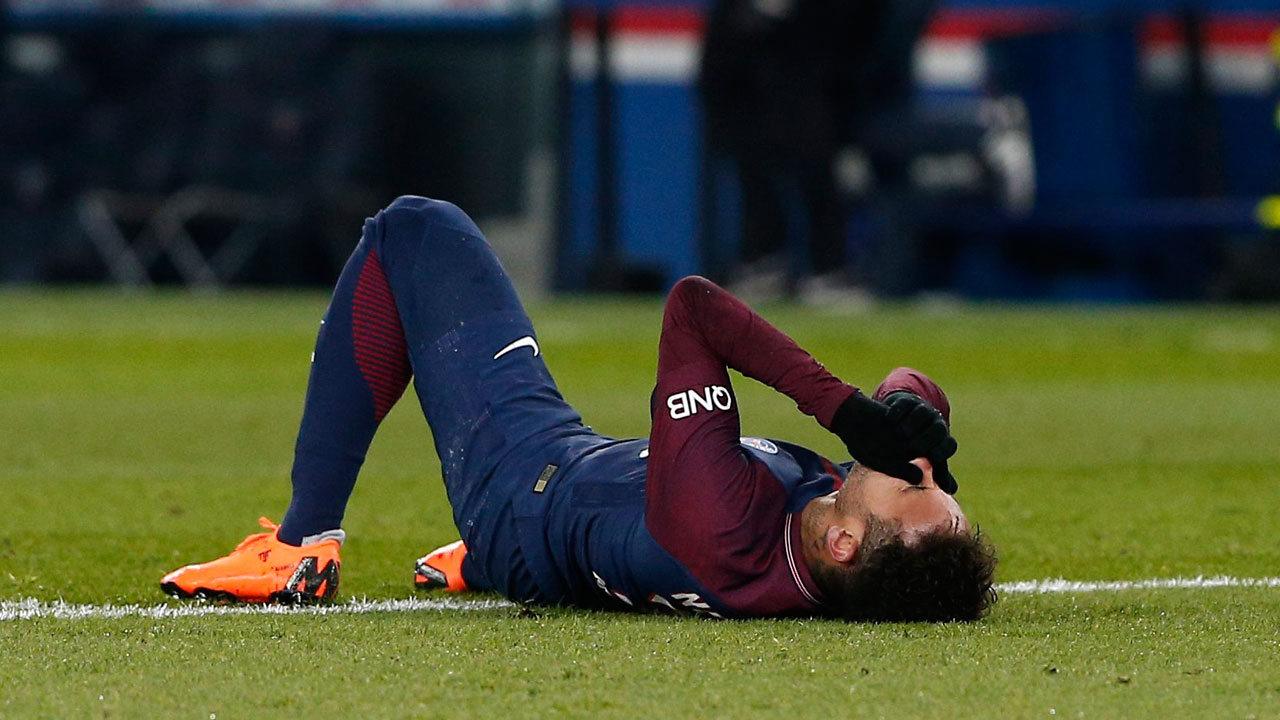 Neymar goes off on stretcher in PSG’s win over Marseille