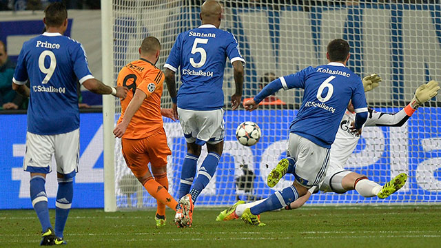 Real Madrid vs. Schalke – Real Madrid got off to a roaring start in the knockout stage with a 6-1 drubbing of Schalke thanks to two goals apiece from Karim Benzema, Cristiano Ronaldo and Gareth Bale. Madrid advanced 9-2 on aggregate.