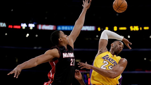 Heat top Lakers despite Wade injury, Bosh's woes - Sportsnet.ca