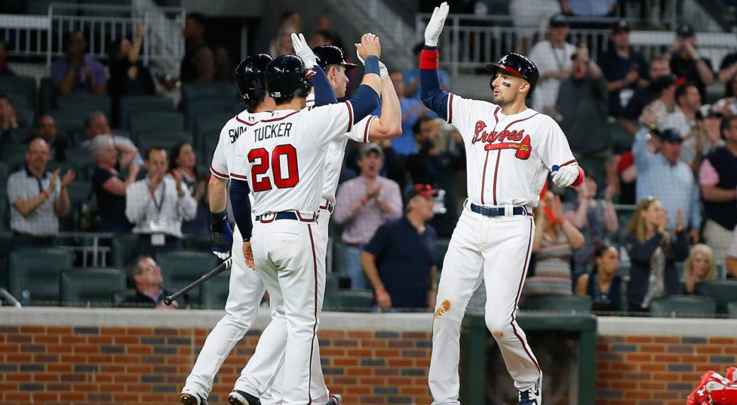 Freddie Freeman leaves game after HBP on wrist