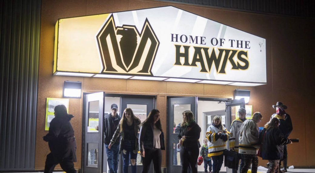 Nipawin Hawks honour Humboldt Broncos en route to SJHL championship