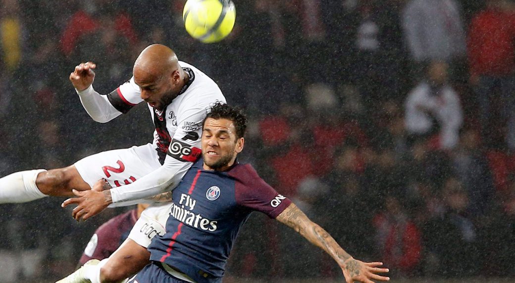 Briand, ante el PSG.