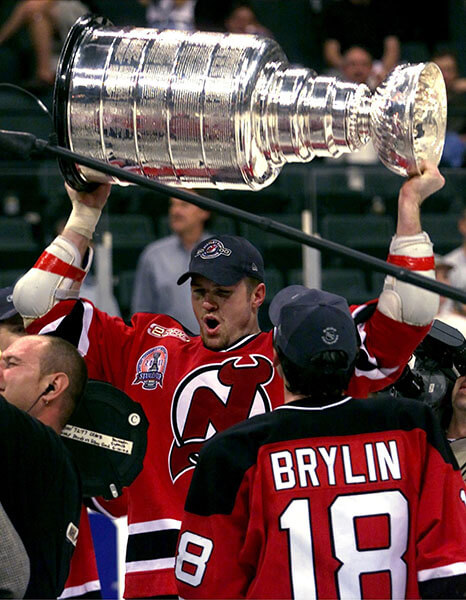 Jason Arnott hoists the Stanley Cup